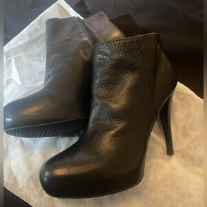 Sexy Stuart Weitzman platform heel booties